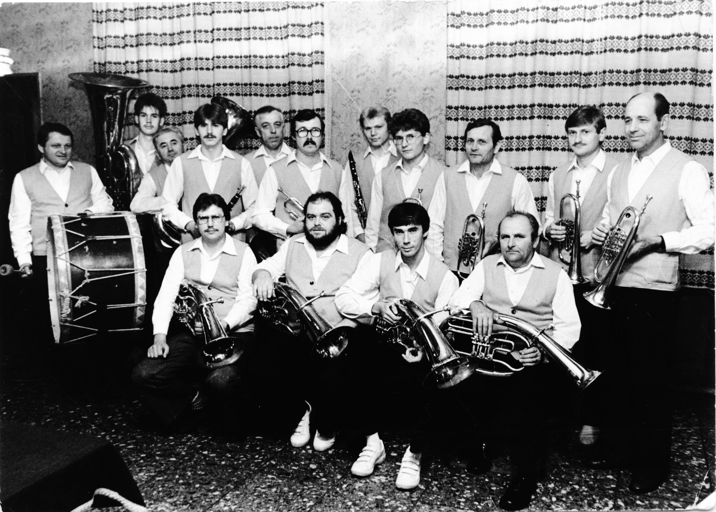 Gruppenfoto Schenkenberg 1986 - Blasmusikverein Schenkenberg e.V.